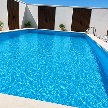 Almy Villa