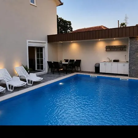 Almy Villa